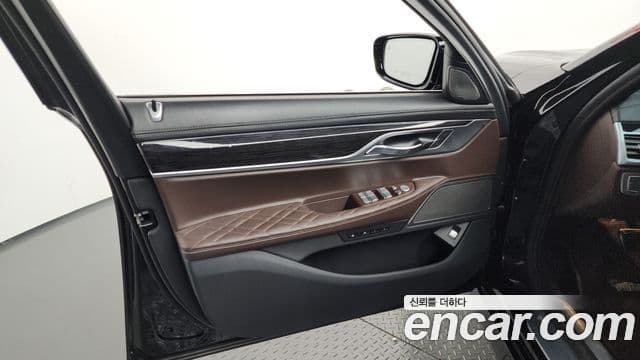 BMW 7 Series 2019 — Photo 20/36