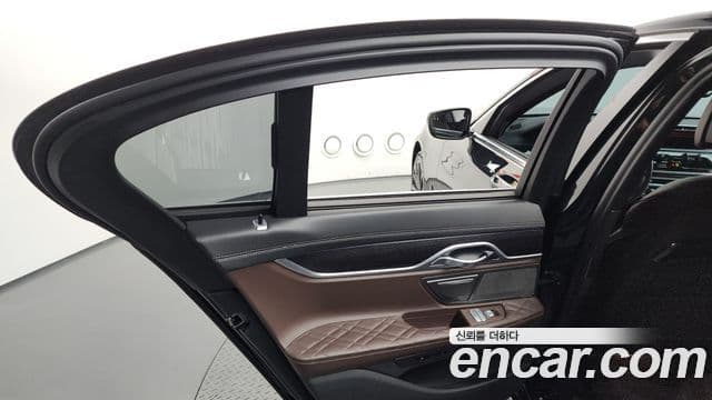 BMW 7 Series 2019 — Photo 15/36