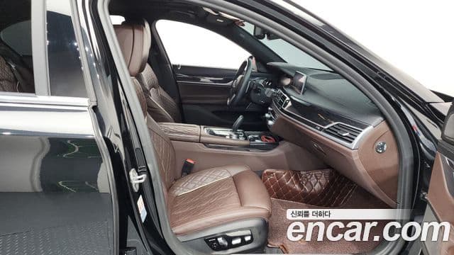 BMW 7 Series 2019 — Photo 27/36