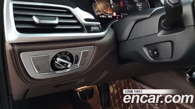BMW 7 Series 2019 — Photo 21/36