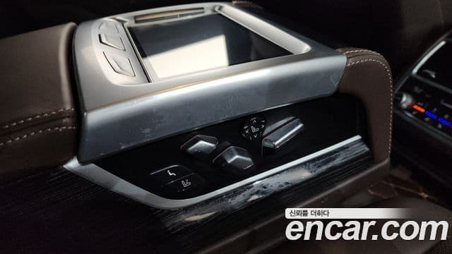 BMW 7 Series 2019 — Photo 33/36