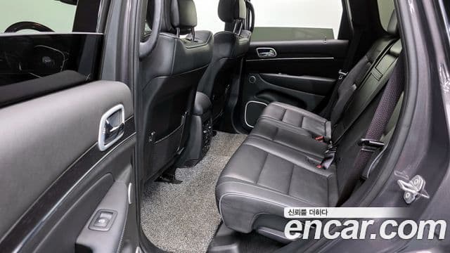 Jeep Grand Cherokee 2021 — Şəkil 12/20