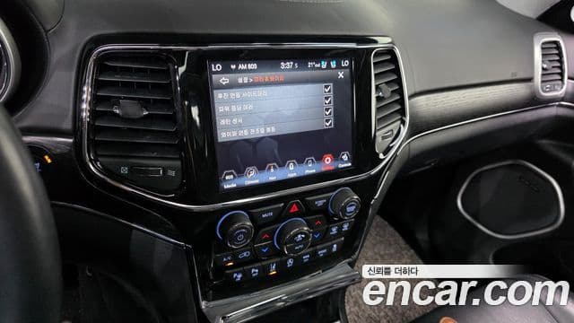 Jeep Grand Cherokee 2021 — Şəkil 16/20