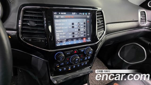 Jeep Grand Cherokee 2021 — Şəkil 17/20