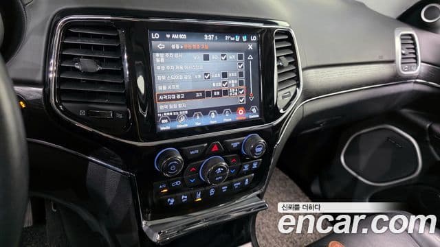 Jeep Grand Cherokee 2021 — Şəkil 18/20