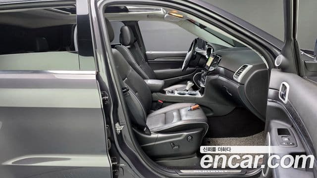 Jeep Grand Cherokee 2021 — Photo 8/33