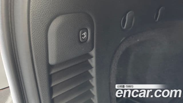 Jeep Grand Cherokee 2021 — Photo 25/33