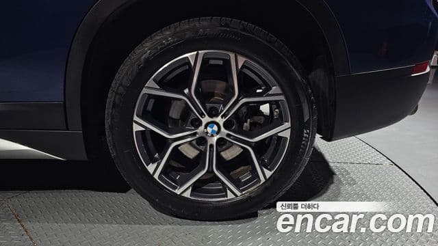 BMW X1 2021 — Şəkil 13/33