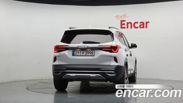 Kia Seltos 2022 — ფოტო 4/20