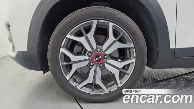 Kia Seltos 2022 — ფოტო 5/20