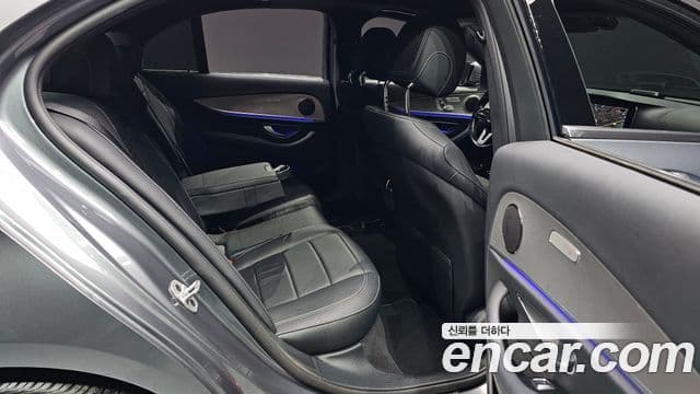 Mercedes-Benz E-Class 2018 — ფოტო 11/20