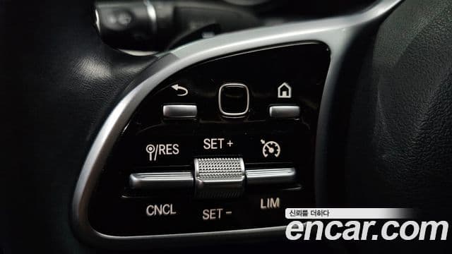 Mercedes-Benz E-Class 2018 — ფოტო 17/20