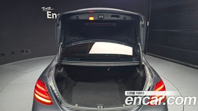 Mercedes-Benz E-Class 2018 — ფოტო 20/20