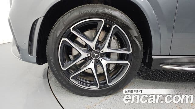 Mercedes-Benz GLE-Class 2021 — ფოტო 16/20
