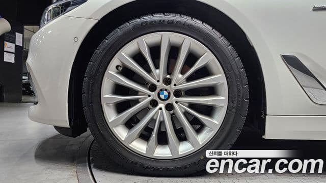 BMW 5 Series 2018 — Şəkil 5/20