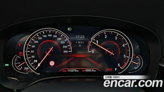 BMW 5 Series 2018 — Şəkil 8/20