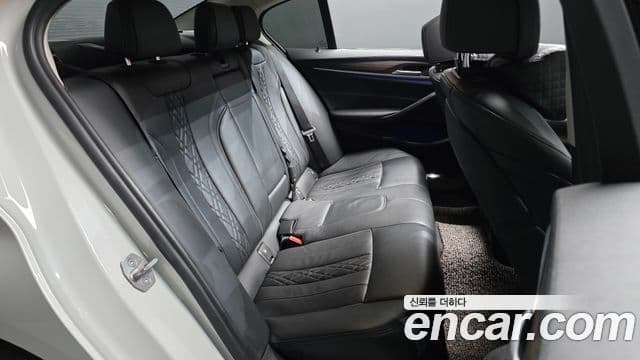BMW 5 Series 2018 — Şəkil 11/20
