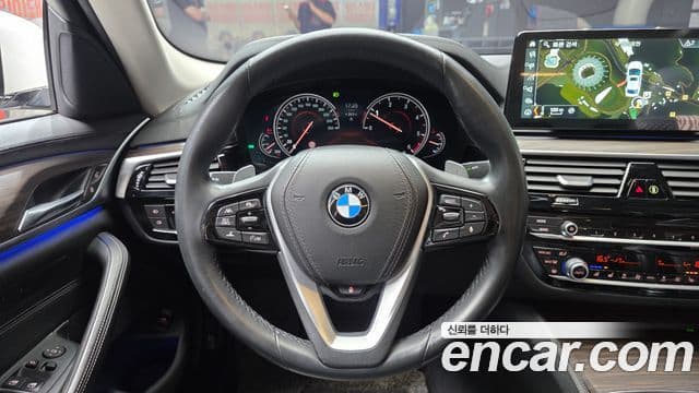 BMW 5 Series 2018 — Şəkil 13/20