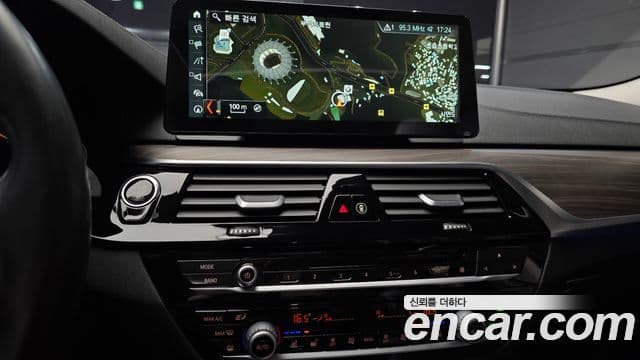 BMW 5 Series 2018 — Şəkil 14/20