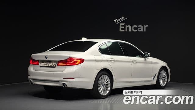 BMW 5 Series 2019 — ფოტო 2/20