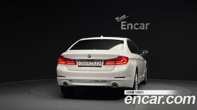 BMW 5 Series 2019 — ფოტო 4/20