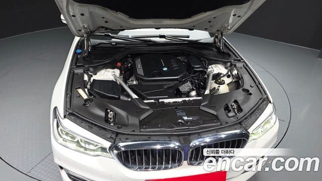 BMW 5 Series 2019 — ფოტო 6/20