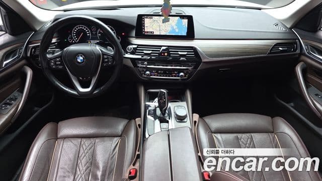 BMW 5 Series 2019 — ფოტო 7/20