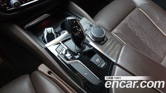 BMW 5 Series 2019 — ფოტო 9/20