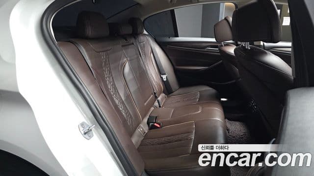 BMW 5 Series 2019 — ფოტო 12/20