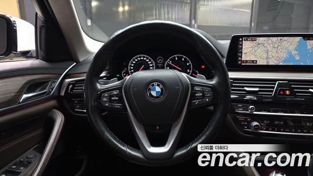 BMW 5 Series 2019 — ფოტო 13/20