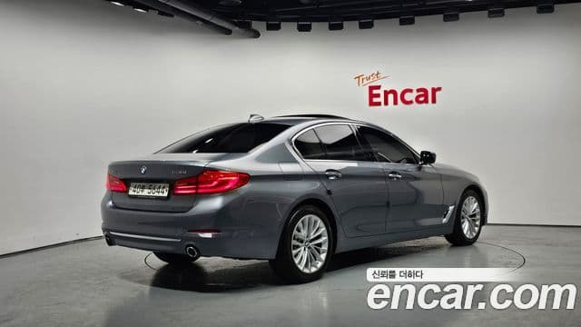 BMW 5 Series 2018 — ფოტო 2/20