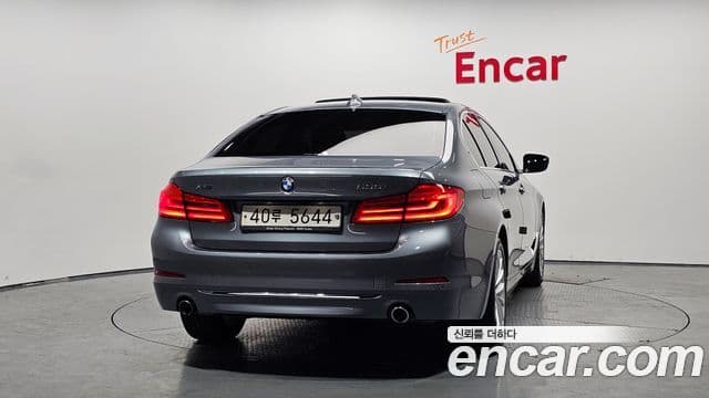 BMW 5 Series 2018 — ფოტო 4/20