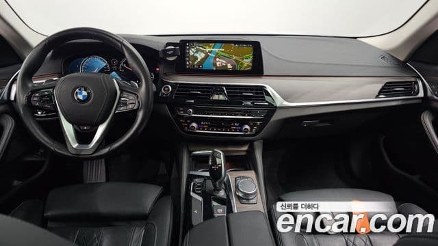BMW 5 Series 2018 — ფოტო 7/20