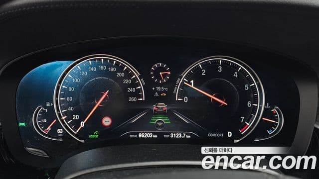 BMW 5 Series 2018 — ფოტო 8/20