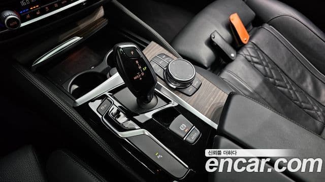 BMW 5 Series 2018 — ფოტო 9/20