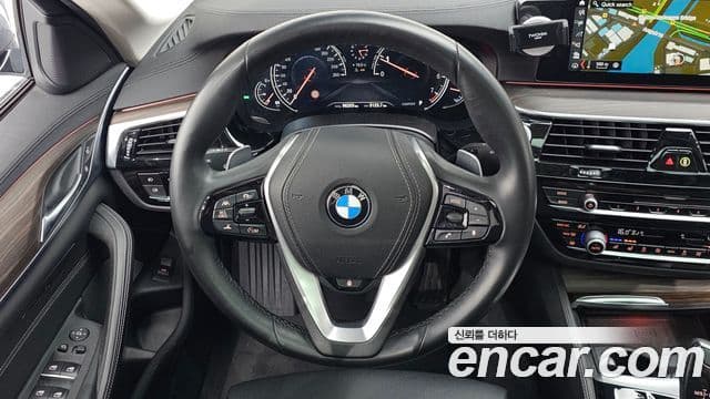 BMW 5 Series 2018 — ფოტო 13/20