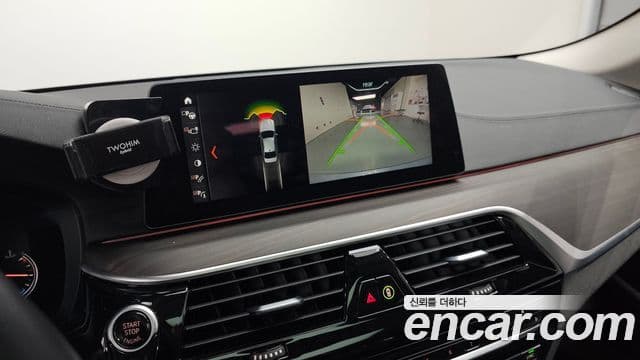 BMW 5 Series 2018 — ფოტო 16/20