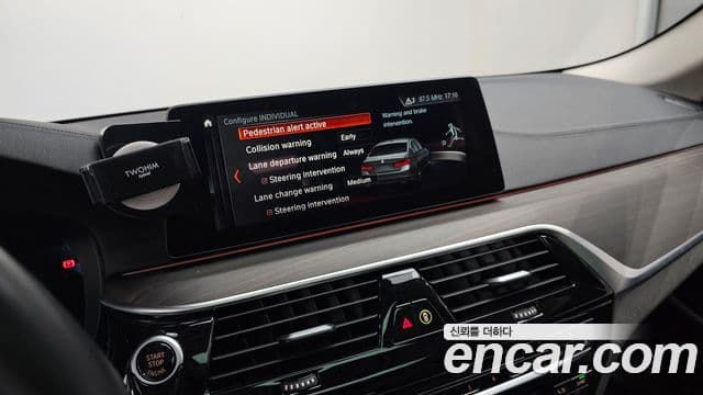 BMW 5 Series 2018 — ფოტო 17/20