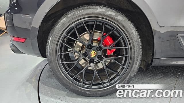 Porsche Macan 2018 — Photo 19/20