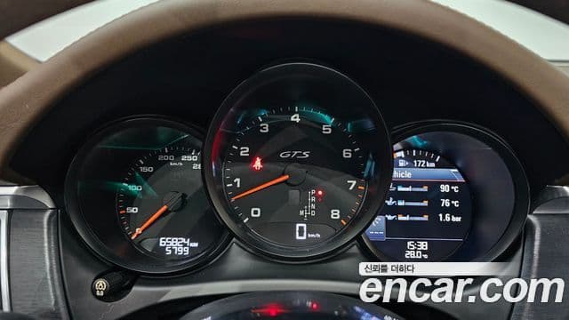 Porsche Macan 2018 — Photo 8/20