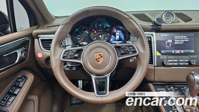 Porsche Macan 2018 — Photo 6/20