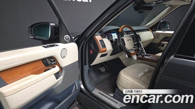 Land Rover Range Rover 2018 — Photo 10/20