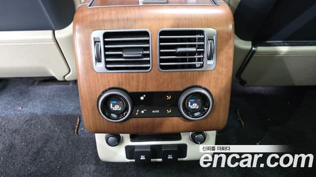 Land Rover Range Rover 2018 — Photo 12/20