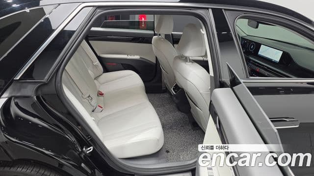 Hyundai Grandeur Hybrid 2023 — Photo 11/20