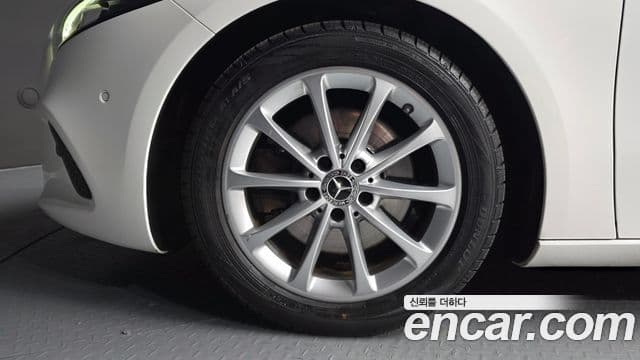Mercedes-Benz A-Class 2020 — Şəkil 18/31