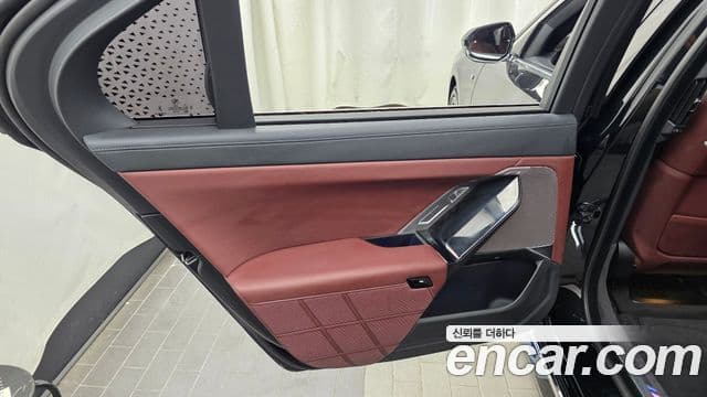 BMW 7 Series 2024 — Photo 31/34