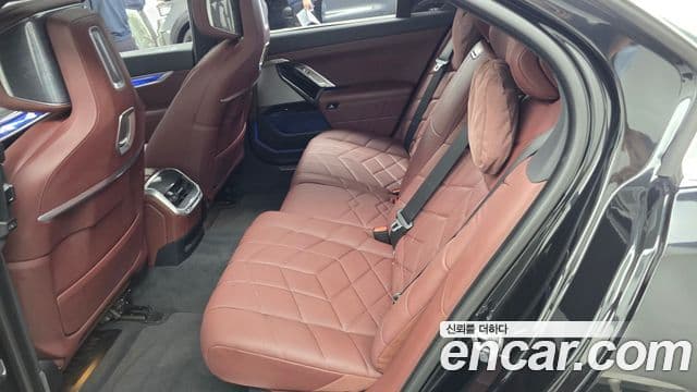 BMW 7 Series 2024 — Photo 18/34