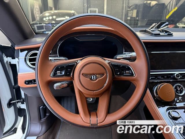 Bentley Continental GT 2021 — ფოტო 13/20