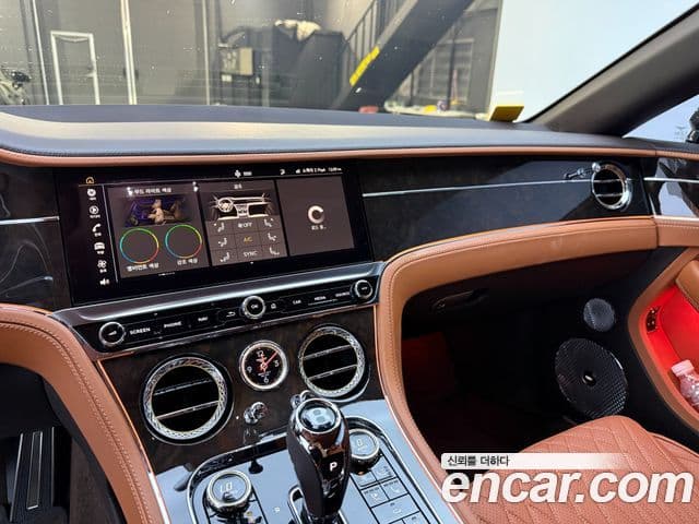 Bentley Continental GT 2021 — ფოტო 15/20