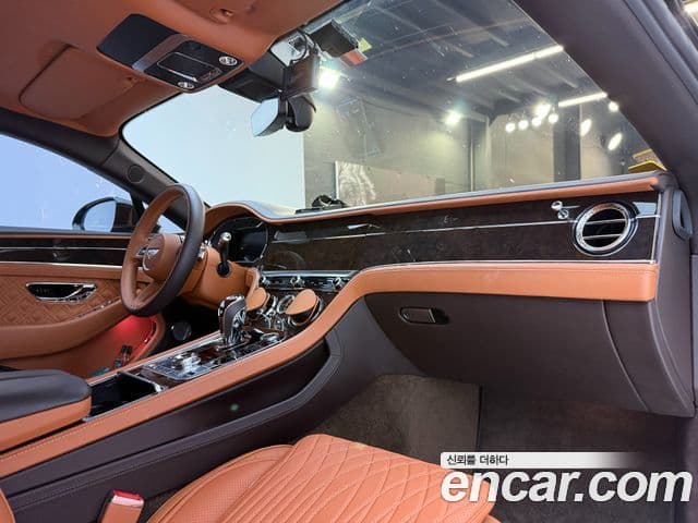 Bentley Continental GT 2021 — ფოტო 17/20